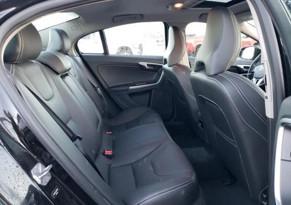 Volvo S60 cena 50800 przebieg: 45800, rok produkcji 2017 z Chmielnik małe 56